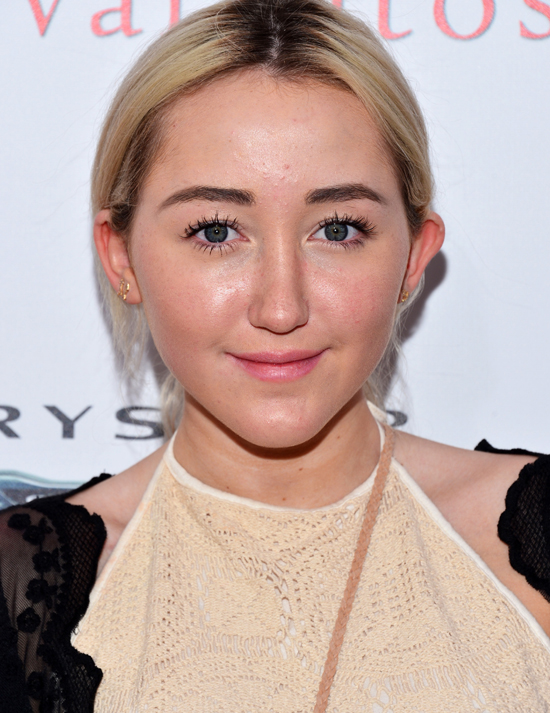 Noah Cyrus Height biography